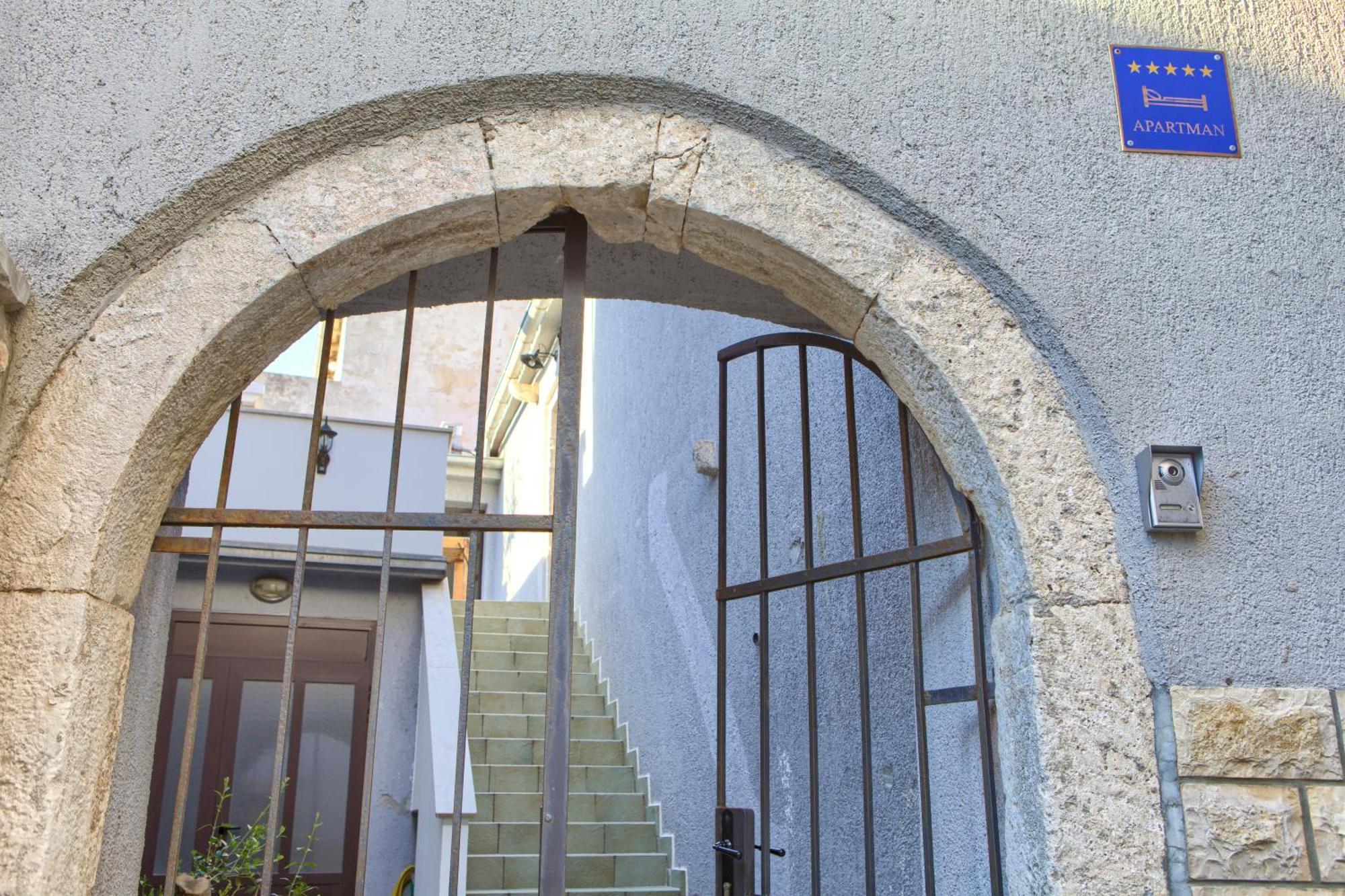 Apartment Old Town Mariolina كرك المظهر الخارجي الصورة